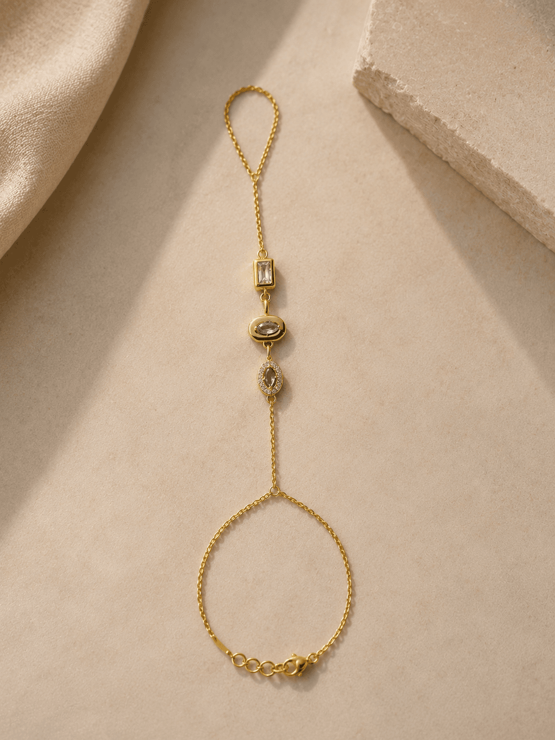 Veyra Hand Chain